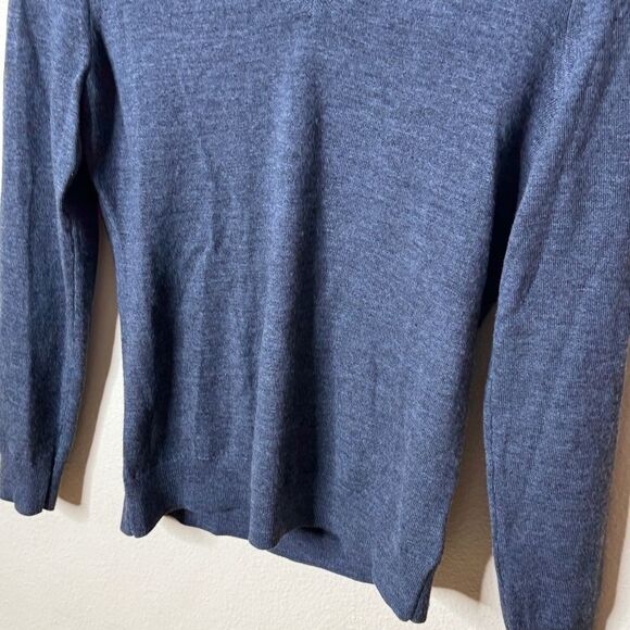 Lord + Tylor Sweater Women's Medium Gray V-Neck Pullover Fine Merino Wool - Picture 3 of 8
